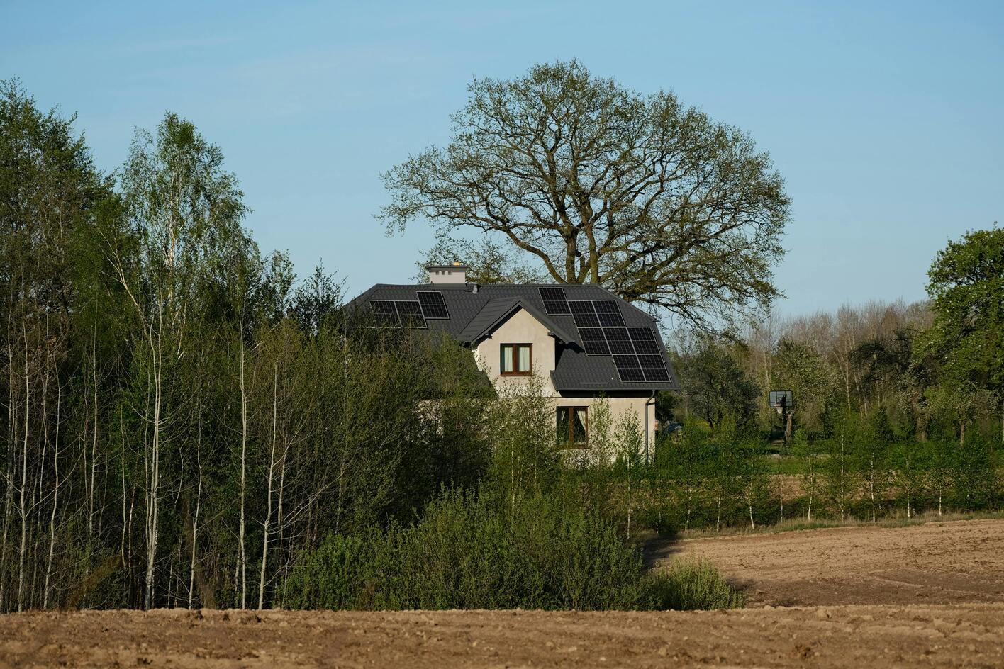 Why Woodside Stands Out as a Prime Solar Location in the Bay Area